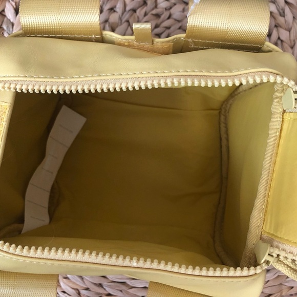 Fabletics Mini Duffle Gym Bag NWT - Picture 5 of 6